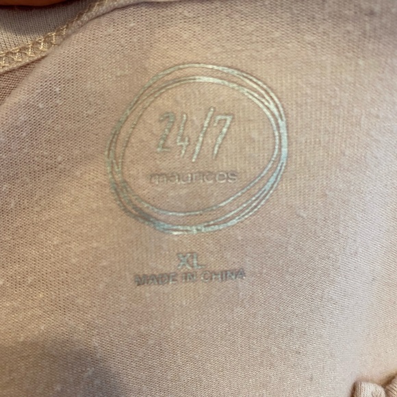 3/4 sleeve top - Picture 2 of 2